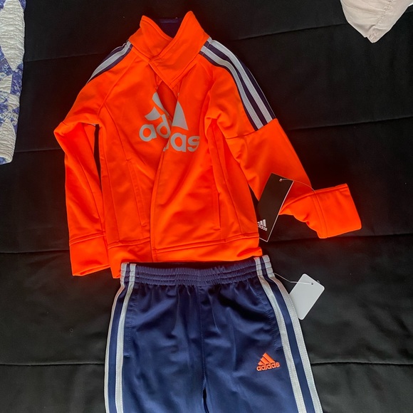 Kids Adidas track suit - Picture 4 of 5